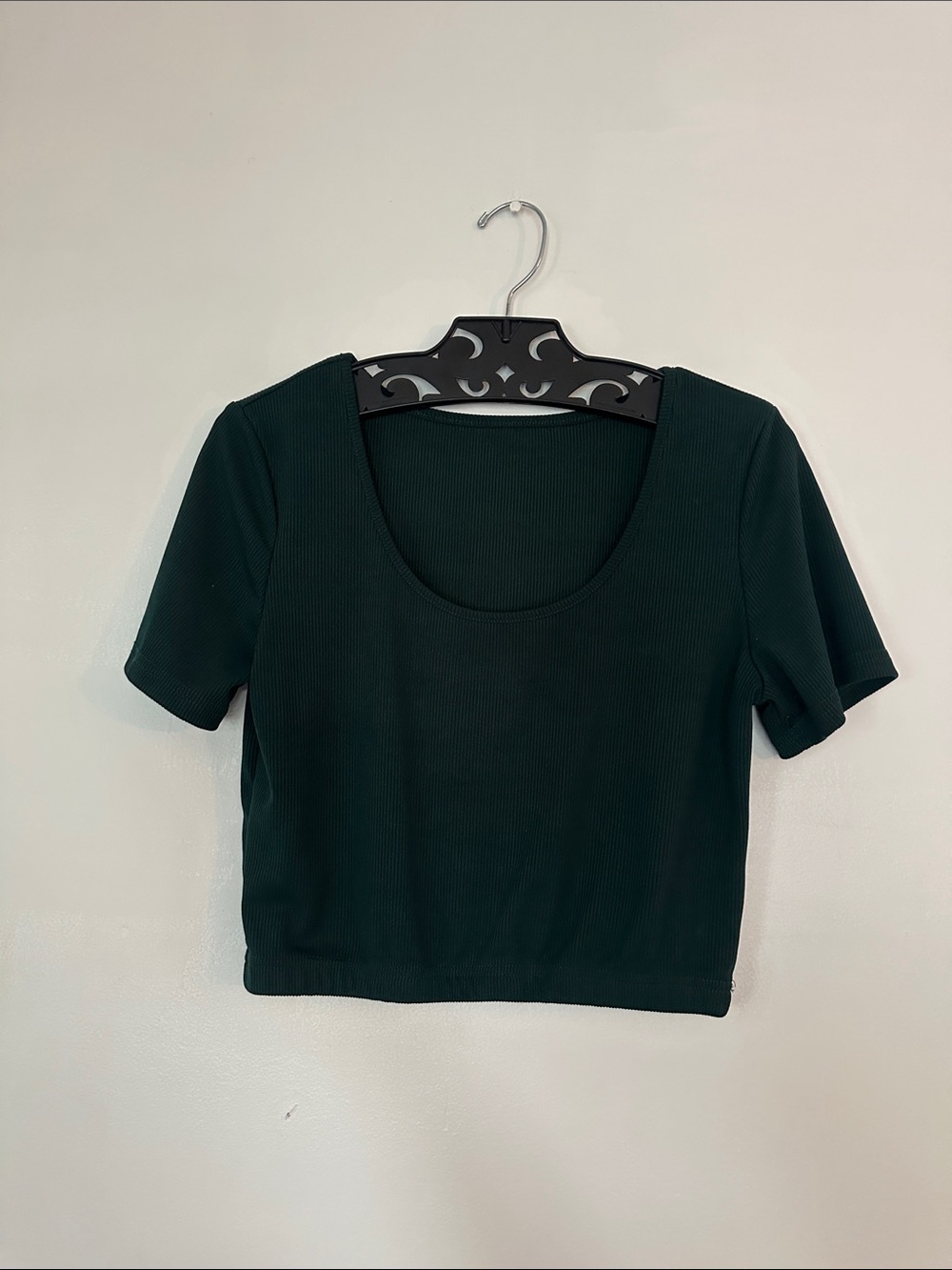 Women’s Scoop Neck Cropped Top - Dark Green